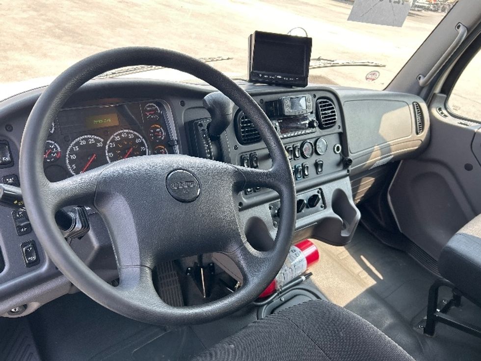 Medium Duty Box Truck-Light and Medium Duty Trucks-Freightliner-2022-M2-East Chicago-IN-304,935\n\t\tmiles-$ 32,750 - Image 16