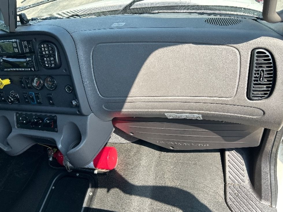 Medium Duty Box Truck-Light and Medium Duty Trucks-Freightliner-2022-M2-East Chicago-IN-304,935\n\t\tmiles-$ 32,750 - Image 20