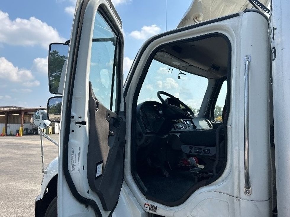 Medium Duty Box Truck-Light and Medium Duty Trucks-Freightliner-2022-M2-East Chicago-IN-371,123\n\t\tmiles-$ 27,750 - Image 15