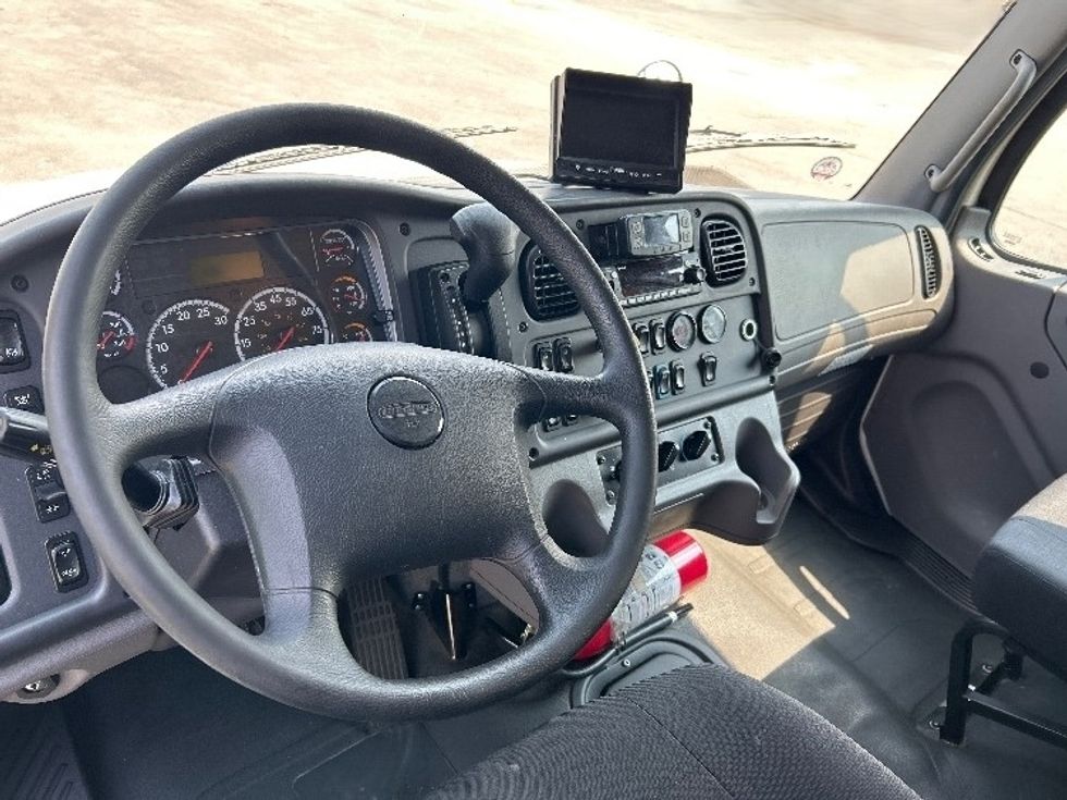 Medium Duty Box Truck-Light and Medium Duty Trucks-Freightliner-2022-M2-East Chicago-IN-371,123\n\t\tmiles-$ 27,750 - Image 16