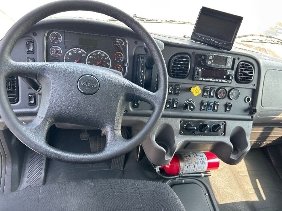 Medium Duty Box Truck-Light and Medium Duty Trucks-Freightliner-2022-M2-East Chicago-IN-371,123\n\t\tmiles-$ 27,750 - Image 17