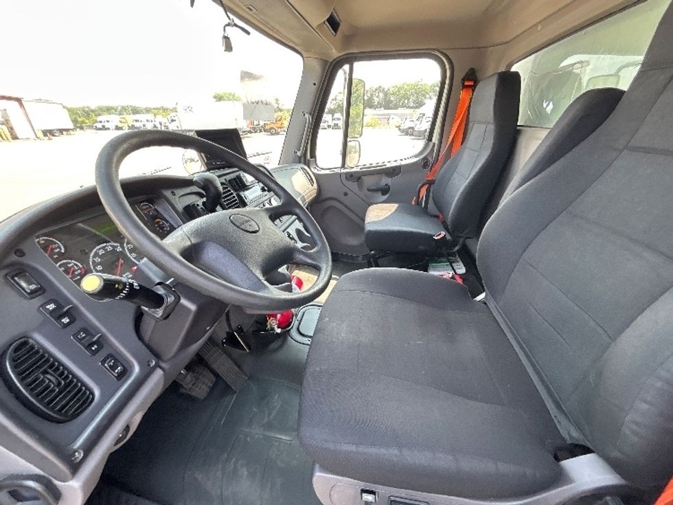 Medium Duty Box Truck-Light and Medium Duty Trucks-Freightliner-2022-M2-East Chicago-IN-371,123\n\t\tmiles-$ 27,750 - Image 18