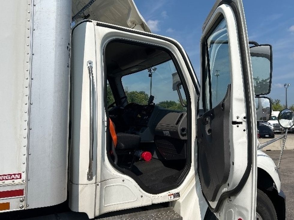 Medium Duty Box Truck-Light and Medium Duty Trucks-Freightliner-2022-M2-East Chicago-IN-371,123\n\t\tmiles-$ 27,750 - Image 19