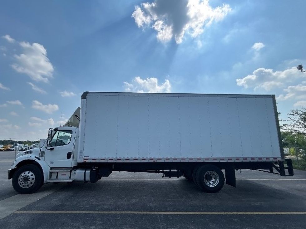 Medium Duty Box Truck-Light and Medium Duty Trucks-Freightliner-2022-M2-East Chicago-IN-371,123\n\t\tmiles-$ 27,750 - Image 4