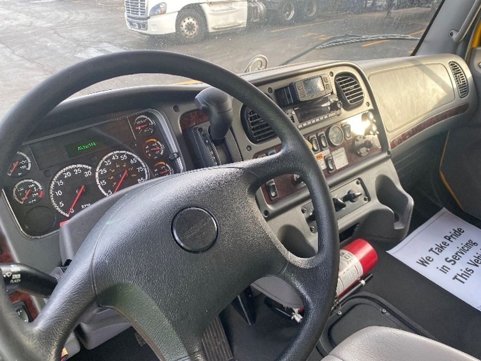 Medium Duty Box Truck-Light and Medium Duty Trucks-Freightliner-2022-M2-East Chicago-IN-75,260\n\t\tmiles-$ 77,750 - Image 18
