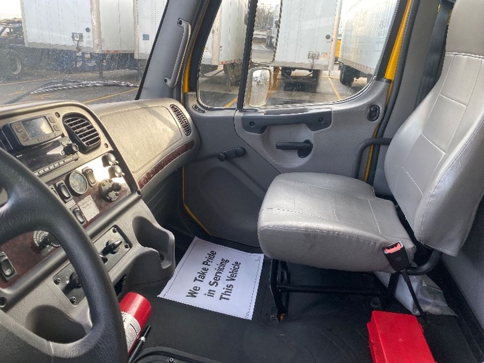 Medium Duty Box Truck-Light and Medium Duty Trucks-Freightliner-2022-M2-East Chicago-IN-75,260\n\t\tmiles-$ 77,750 - Image 19