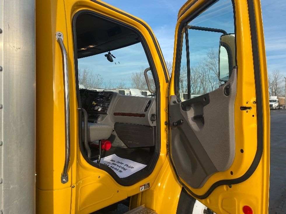 Medium Duty Box Truck-Light and Medium Duty Trucks-Freightliner-2022-M2-East Chicago-IN-75,260\n\t\tmiles-$ 77,750 - Image 20