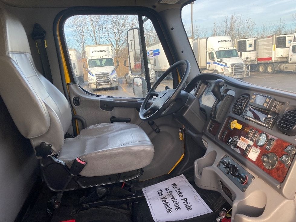 Medium Duty Box Truck-Light and Medium Duty Trucks-Freightliner-2022-M2-East Chicago-IN-75,260\n\t\tmiles-$ 77,750 - Image 22