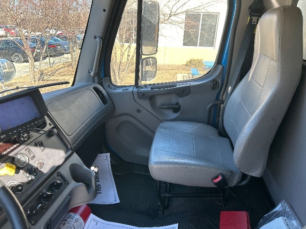 Medium Duty Box Truck-Light and Medium Duty Trucks-Freightliner-2022-M2-East Chicago-IN-81,276\n\t\tmiles-$ 61,250 - Image 19