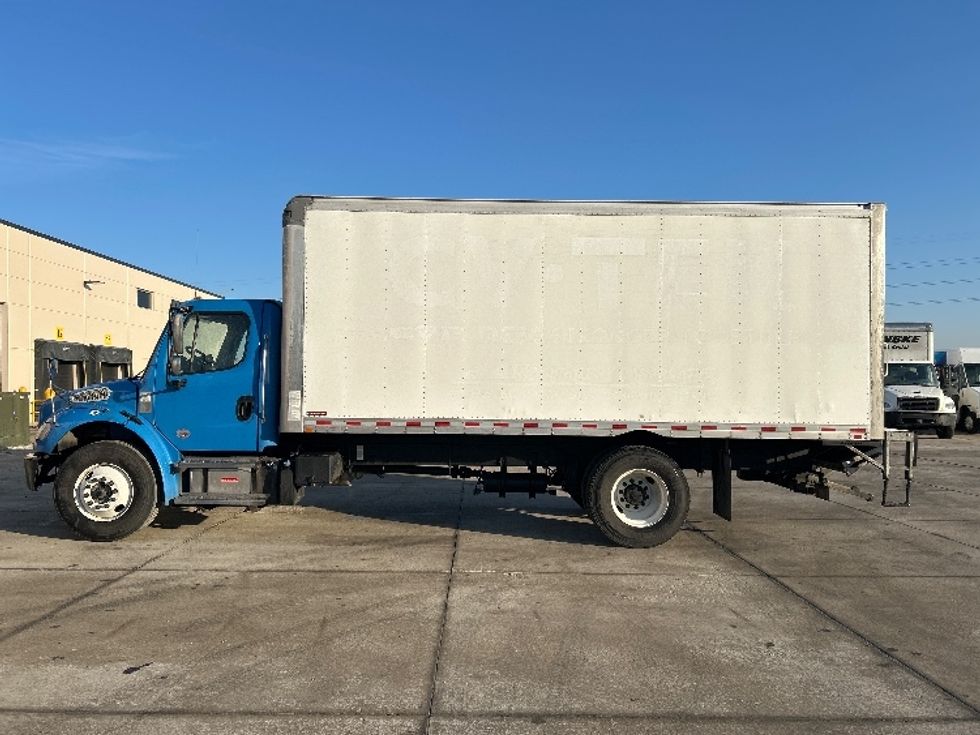 Medium Duty Box Truck-Light and Medium Duty Trucks-Freightliner-2022-M2-East Chicago-IN-81,276\n\t\tmiles-$ 61,250 - Image 4