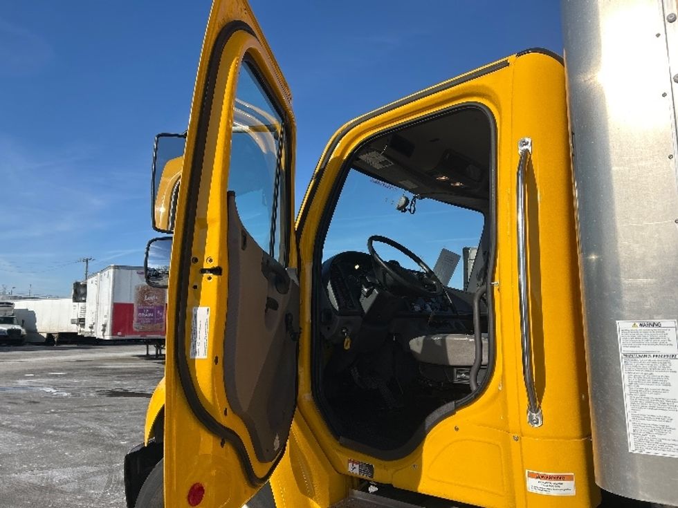Medium Duty Box Truck-Light and Medium Duty Trucks-Freightliner-2022-M2-East Chicago-IN-81,580\n\t\tmiles-$ 77,250 - Image 16