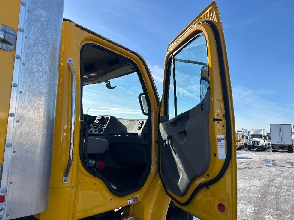 Medium Duty Box Truck-Light and Medium Duty Trucks-Freightliner-2022-M2-East Chicago-IN-81,580\n\t\tmiles-$ 77,250 - Image 20