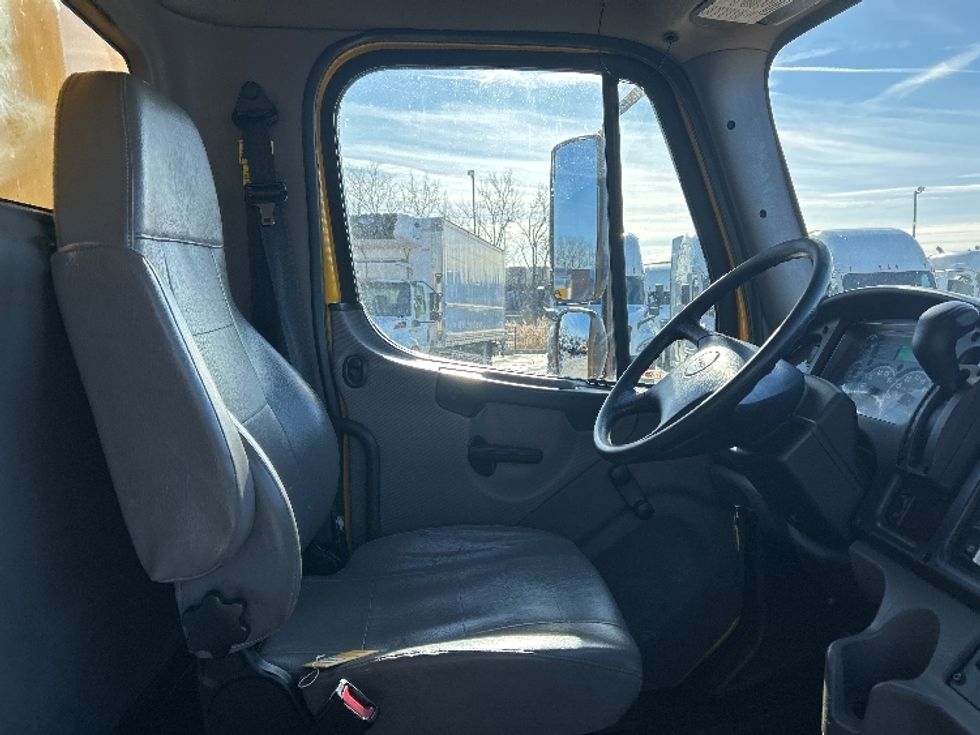 Medium Duty Box Truck-Light and Medium Duty Trucks-Freightliner-2022-M2-East Chicago-IN-81,580\n\t\tmiles-$ 77,250 - Image 22