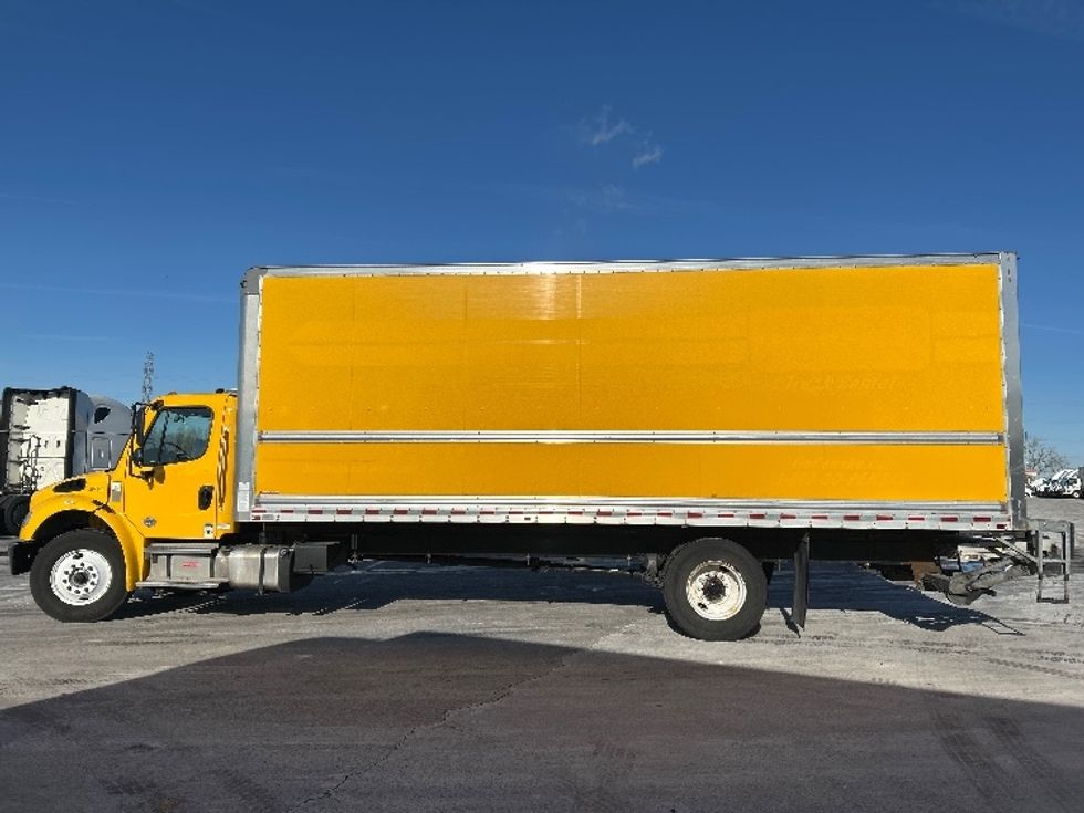 Medium Duty Box Truck-Light and Medium Duty Trucks-Freightliner-2022-M2-East Chicago-IN-81,580\n\t\tmiles-$ 77,250 - Image 4