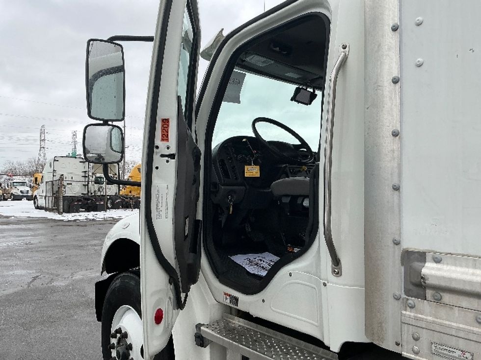 Medium Duty Box Truck-Light and Medium Duty Trucks-Freightliner-2022-M2-East Chicago-IN-96,987\n\t\tmiles-$ 78,500 - Image 16