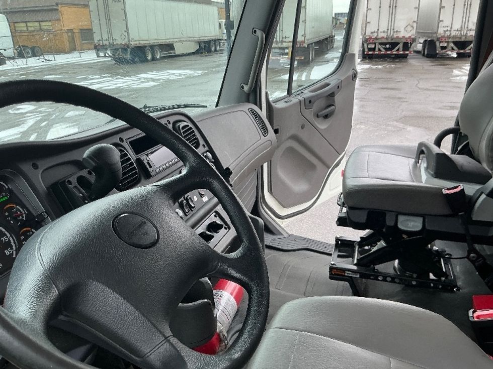 Medium Duty Box Truck-Light and Medium Duty Trucks-Freightliner-2022-M2-East Chicago-IN-96,987\n\t\tmiles-$ 78,500 - Image 17