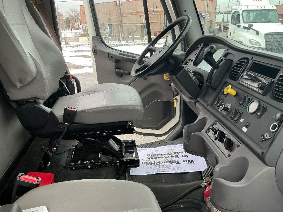 Medium Duty Box Truck-Light and Medium Duty Trucks-Freightliner-2022-M2-East Chicago-IN-96,987\n\t\tmiles-$ 78,500 - Image 22