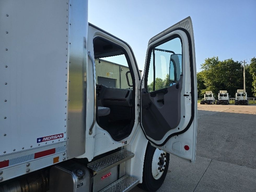 Medium Duty Box Truck-Light and Medium Duty Trucks-Freightliner-2022-M2-East Liberty-OH-39,595\n\t\tmiles-$ 74,500 - Image 19