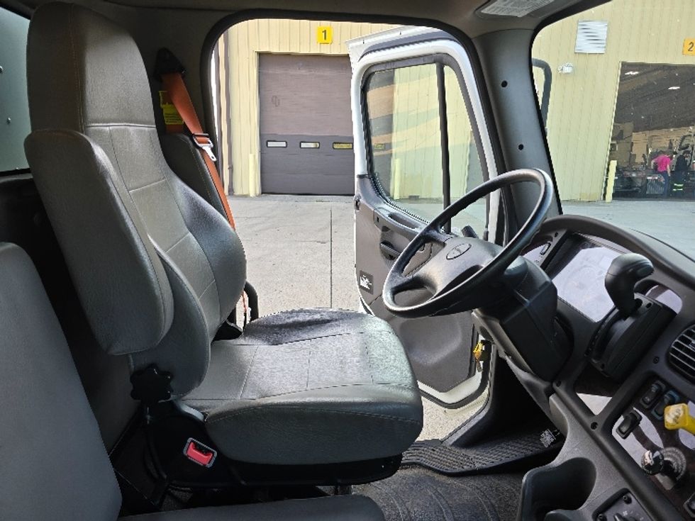 Medium Duty Box Truck-Light and Medium Duty Trucks-Freightliner-2022-M2-East Liberty-OH-39,595\n\t\tmiles-$ 74,500 - Image 21