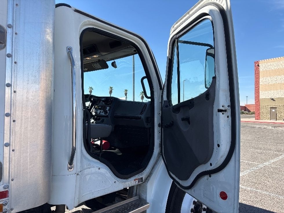 Medium Duty Box Truck-Light and Medium Duty Trucks-Freightliner-2022-M2-El Paso-TX-226,897\n\t\tmiles-$ 52,000 - Image 20