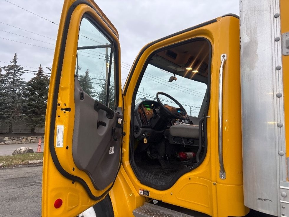 Medium Duty Box Truck-Light and Medium Duty Trucks-Freightliner-2022-M2-Elmsford-NY-216,971\n\t\tmiles-$ 50,500 - Image 16