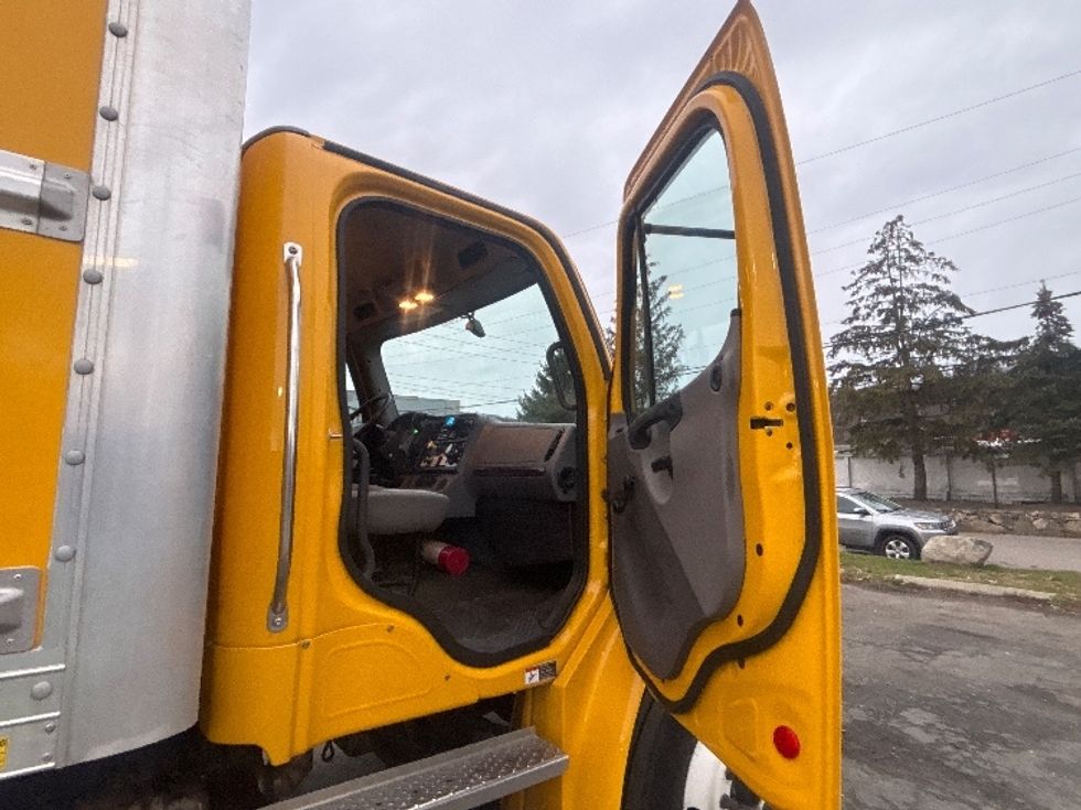 Medium Duty Box Truck-Light and Medium Duty Trucks-Freightliner-2022-M2-Elmsford-NY-216,971\n\t\tmiles-$ 50,500 - Image 20