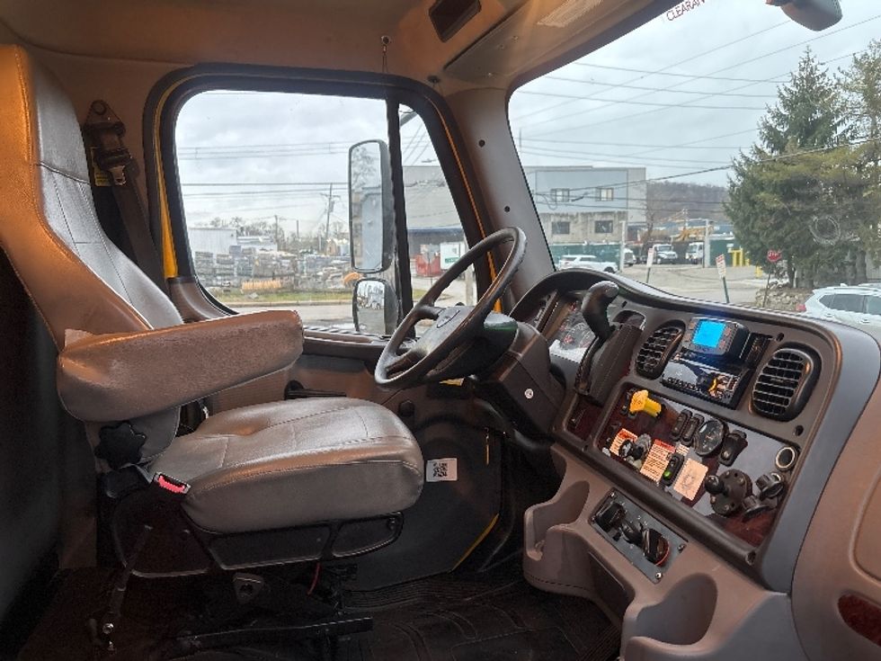Medium Duty Box Truck-Light and Medium Duty Trucks-Freightliner-2022-M2-Elmsford-NY-216,971\n\t\tmiles-$ 50,500 - Image 22