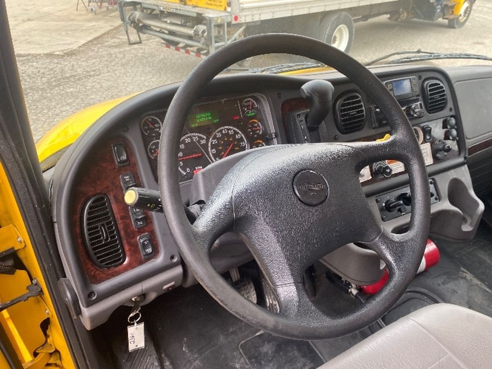 Medium Duty Box Truck-Light and Medium Duty Trucks-Freightliner-2022-M2-Erlanger-KY-114,601\n\t\tmiles-$ 73,750 - Image 17