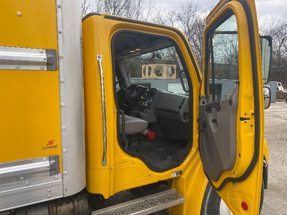 Medium Duty Box Truck-Light and Medium Duty Trucks-Freightliner-2022-M2-Erlanger-KY-114,601\n\t\tmiles-$ 73,750 - Image 20