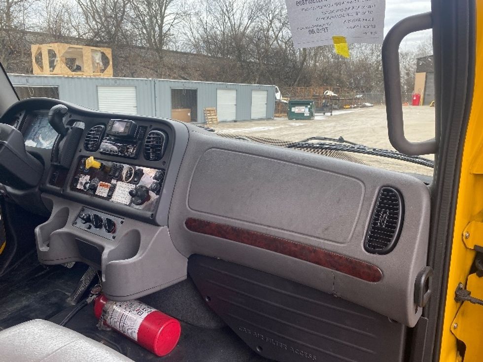Medium Duty Box Truck-Light and Medium Duty Trucks-Freightliner-2022-M2-Erlanger-KY-114,601\n\t\tmiles-$ 73,750 - Image 21
