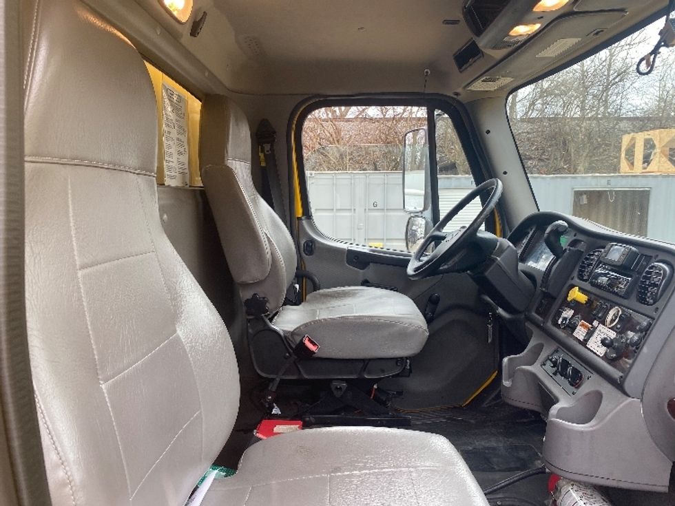 Medium Duty Box Truck-Light and Medium Duty Trucks-Freightliner-2022-M2-Erlanger-KY-114,601\n\t\tmiles-$ 73,750 - Image 22