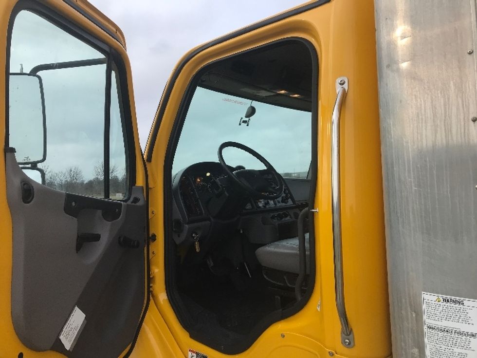 Medium Duty Box Truck-Light and Medium Duty Trucks-Freightliner-2022-M2-Evansville-IN-121,329\n\t\tmiles-$ 73,500 - Image 16