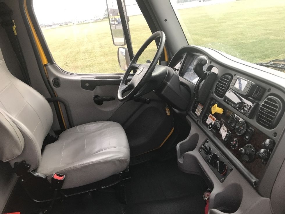 Medium Duty Box Truck-Light and Medium Duty Trucks-Freightliner-2022-M2-Evansville-IN-121,329\n\t\tmiles-$ 73,500 - Image 22