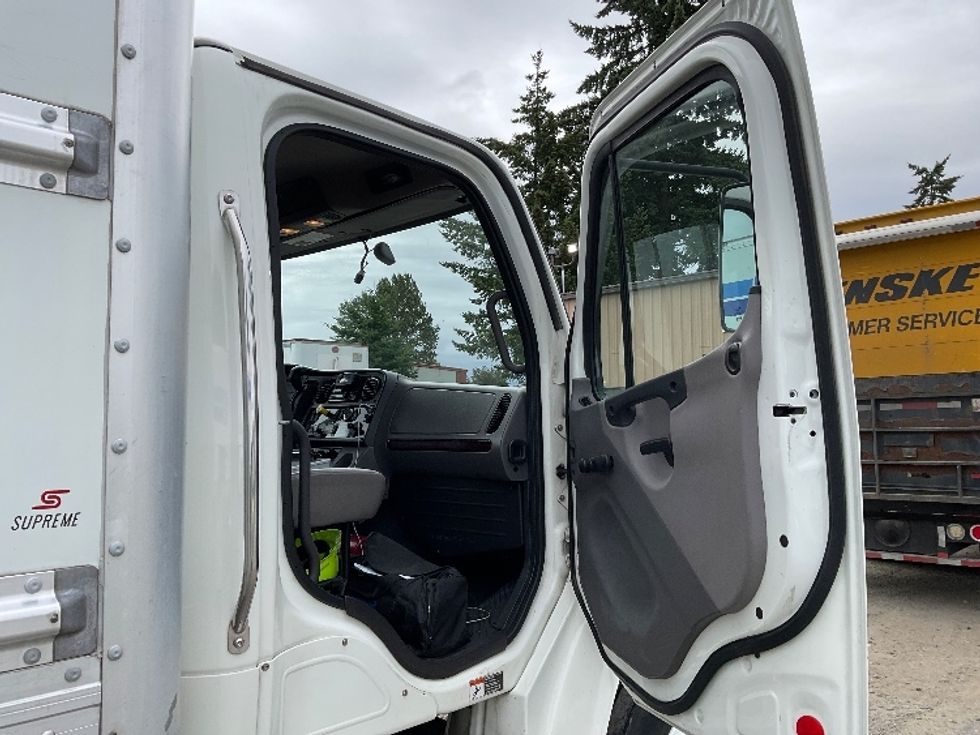 Medium Duty Box Truck-Light and Medium Duty Trucks-Freightliner-2022-M2-Everett-WA-114,389\n\t\tmiles-$ 76,250 - Image 20
