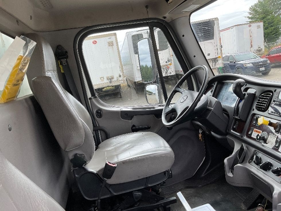 Medium Duty Box Truck-Light and Medium Duty Trucks-Freightliner-2022-M2-Everett-WA-114,389\n\t\tmiles-$ 76,250 - Image 22