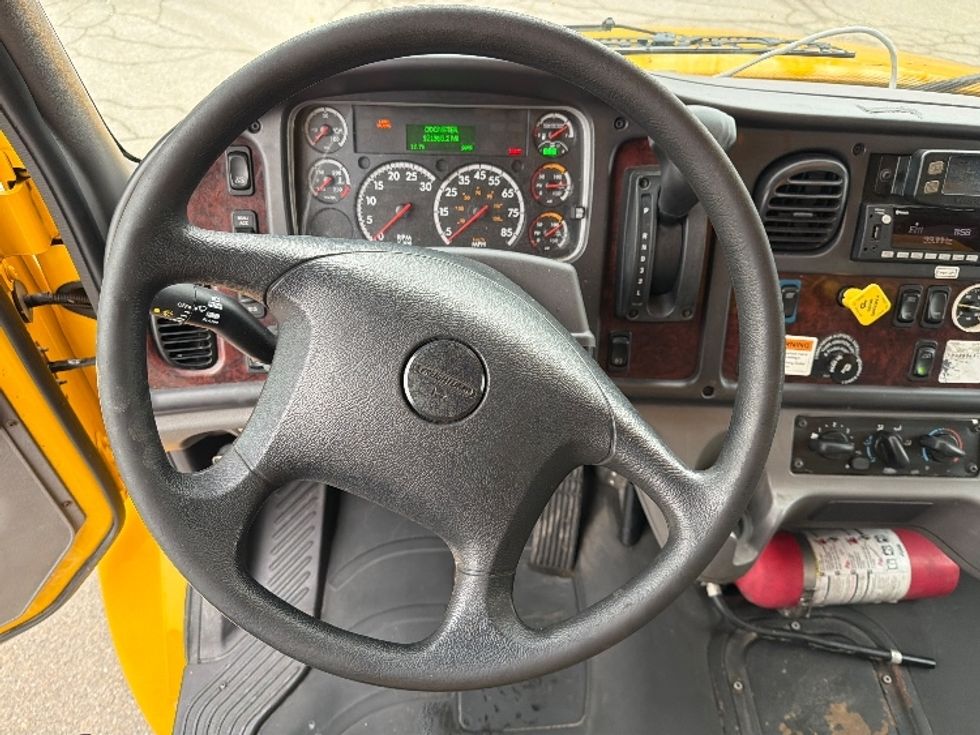 Medium Duty Box Truck-Light and Medium Duty Trucks-Freightliner-2022-M2-Flint-MI-121,360\n\t\tmiles-$ 70,500 - Image 19