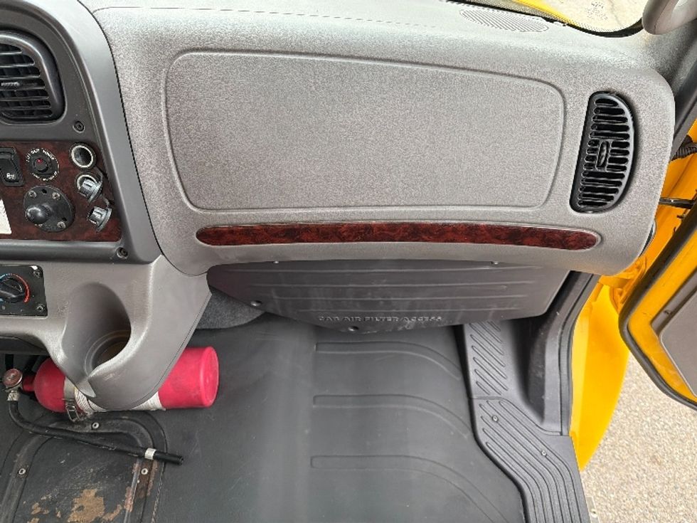 Medium Duty Box Truck-Light and Medium Duty Trucks-Freightliner-2022-M2-Flint-MI-121,360\n\t\tmiles-$ 70,500 - Image 21