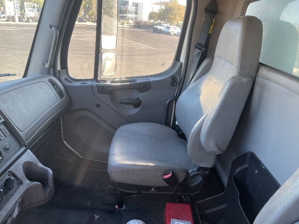 Medium Duty Box Truck-Light and Medium Duty Trucks-Freightliner-2022-M2-Fontana-CA-184,107\n\t\tmiles-$ 67,000 - Image 19