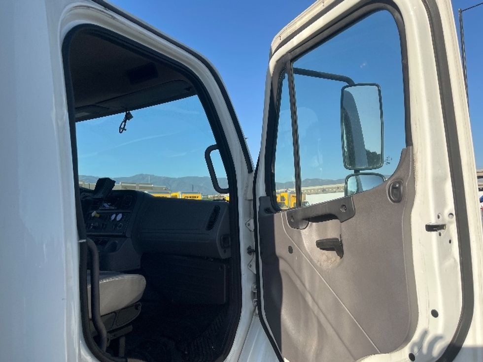 Medium Duty Box Truck-Light and Medium Duty Trucks-Freightliner-2022-M2-Fontana-CA-184,107\n\t\tmiles-$ 67,000 - Image 20