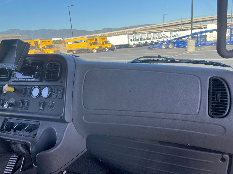 Medium Duty Box Truck-Light and Medium Duty Trucks-Freightliner-2022-M2-Fontana-CA-184,107\n\t\tmiles-$ 67,000 - Image 21