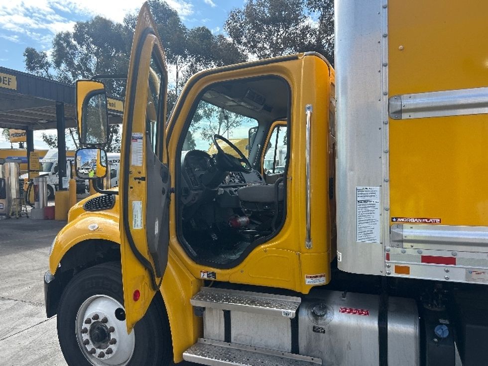 Medium Duty Box Truck-Light and Medium Duty Trucks-Freightliner-2022-M2-Fontana-CA-201,430\n\t\tmiles-$ 57,250 - Image 12