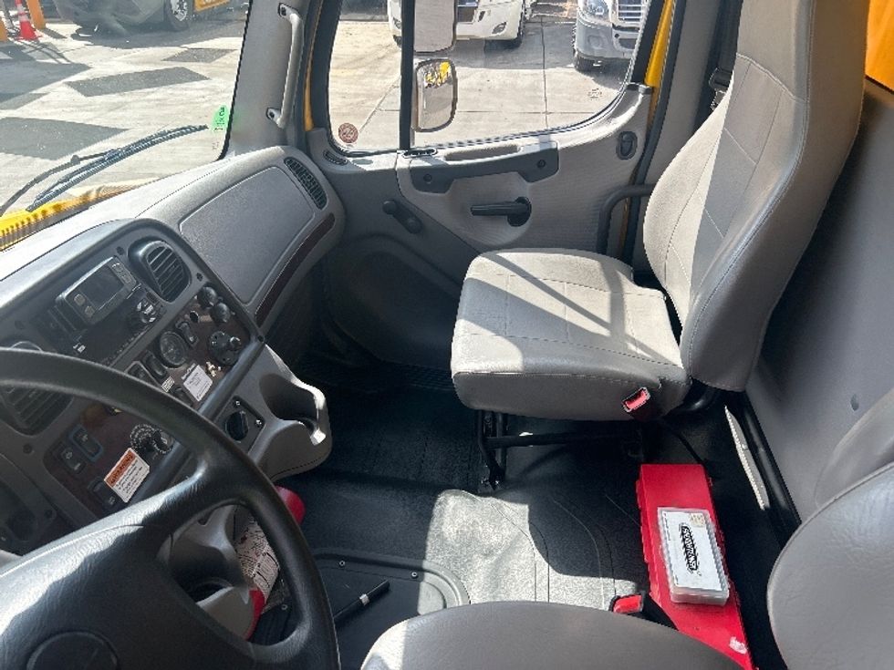 Medium Duty Box Truck-Light and Medium Duty Trucks-Freightliner-2022-M2-Fontana-CA-201,430\n\t\tmiles-$ 57,250 - Image 18