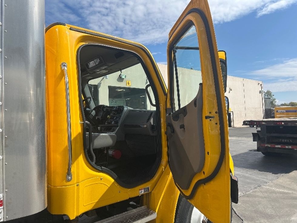 Medium Duty Box Truck-Light and Medium Duty Trucks-Freightliner-2022-M2-Fontana-CA-201,430\n\t\tmiles-$ 57,250 - Image 19