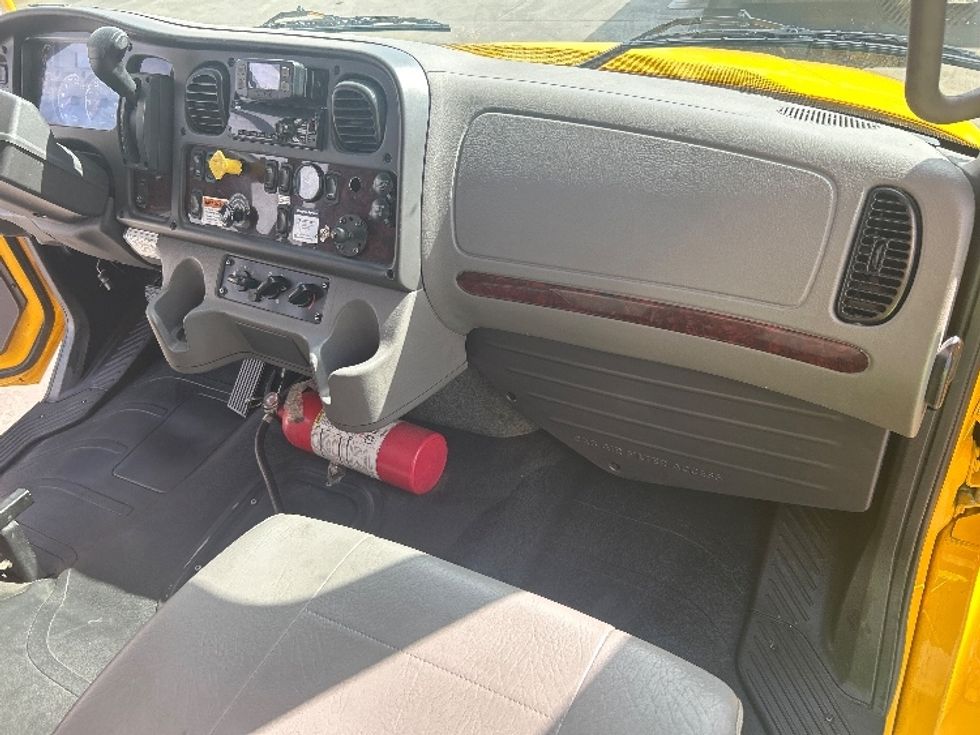 Medium Duty Box Truck-Light and Medium Duty Trucks-Freightliner-2022-M2-Fontana-CA-201,430\n\t\tmiles-$ 57,250 - Image 20