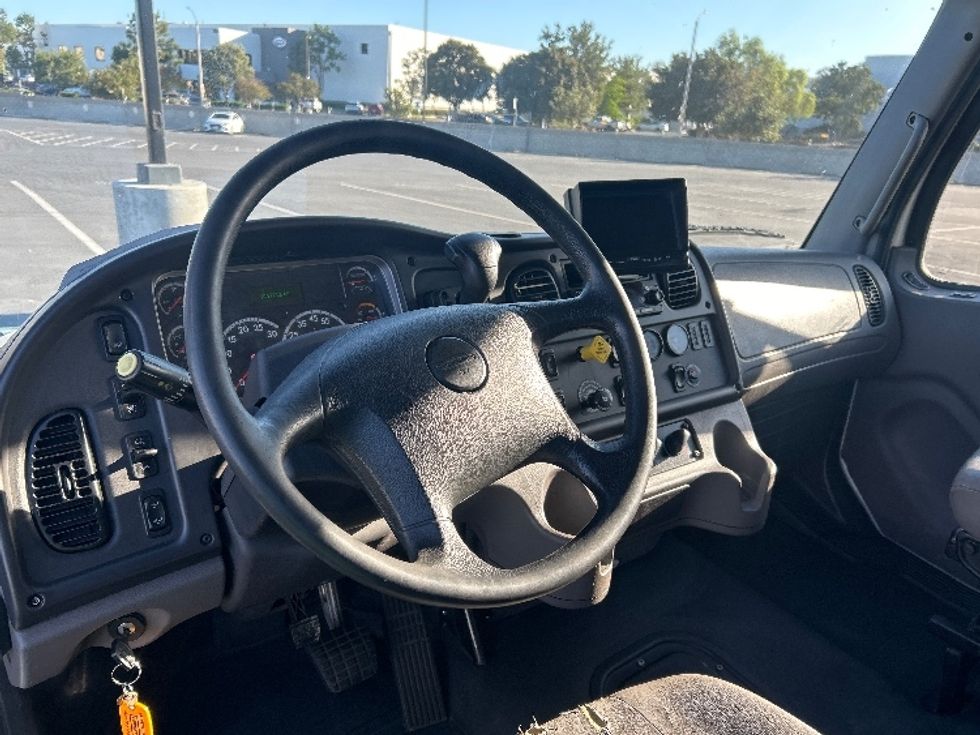 Medium Duty Box Truck-Light and Medium Duty Trucks-Freightliner-2022-M2-Fontana-CA-211,773\n\t\tmiles-$ 62,250 - Image 16