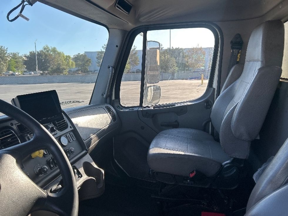 Medium Duty Box Truck-Light and Medium Duty Trucks-Freightliner-2022-M2-Fontana-CA-211,773\n\t\tmiles-$ 62,250 - Image 18