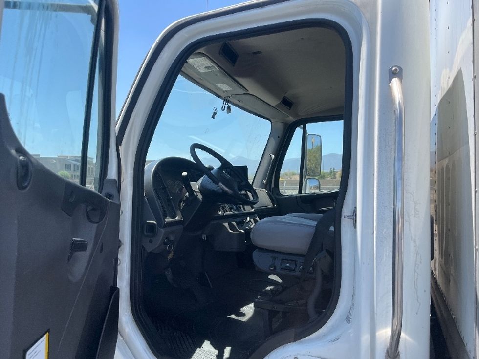 Medium Duty Box Truck-Light and Medium Duty Trucks-Freightliner-2022-M2-Fontana-CA-223,785\n\t\tmiles-$ 58,000 - Image 16