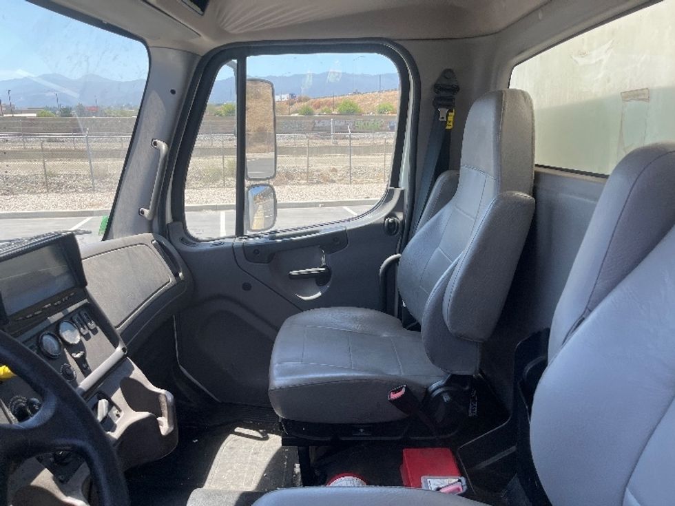 Medium Duty Box Truck-Light and Medium Duty Trucks-Freightliner-2022-M2-Fontana-CA-223,785\n\t\tmiles-$ 58,000 - Image 19
