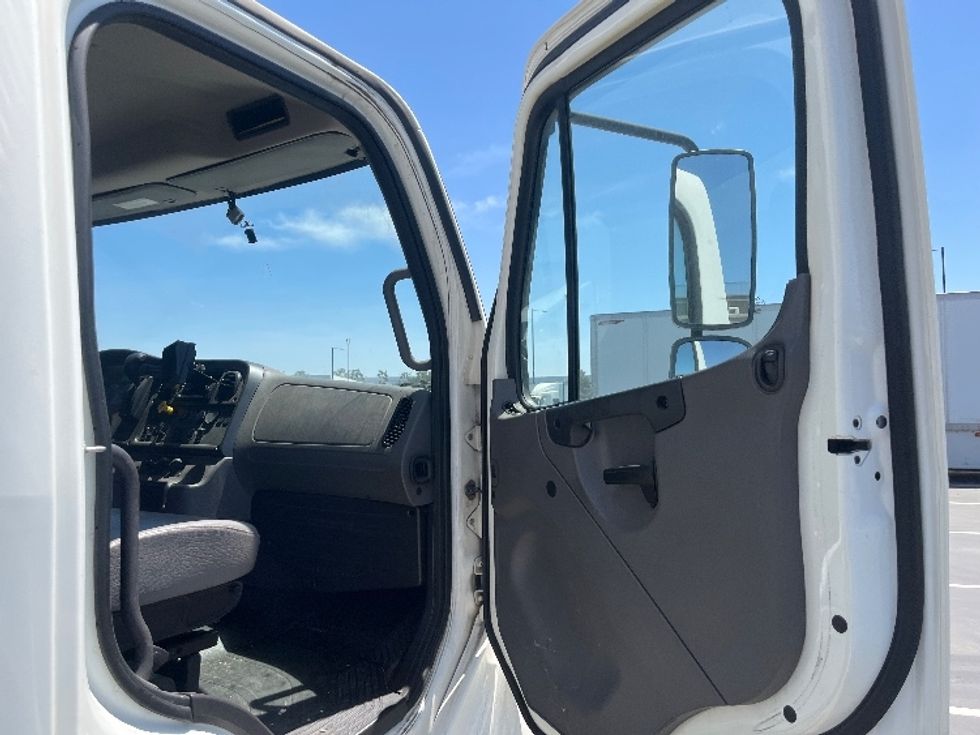 Medium Duty Box Truck-Light and Medium Duty Trucks-Freightliner-2022-M2-Fontana-CA-223,785\n\t\tmiles-$ 58,000 - Image 20