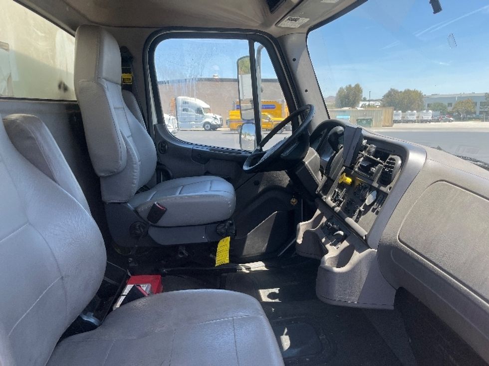 Medium Duty Box Truck-Light and Medium Duty Trucks-Freightliner-2022-M2-Fontana-CA-223,785\n\t\tmiles-$ 58,000 - Image 22
